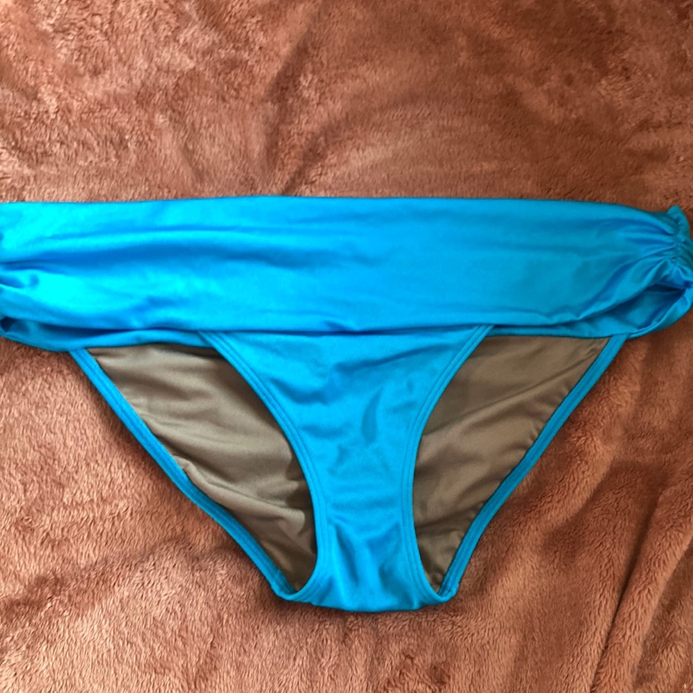 Turquoise bikini bottoms from Victoria’s Secret size medium excellent condition